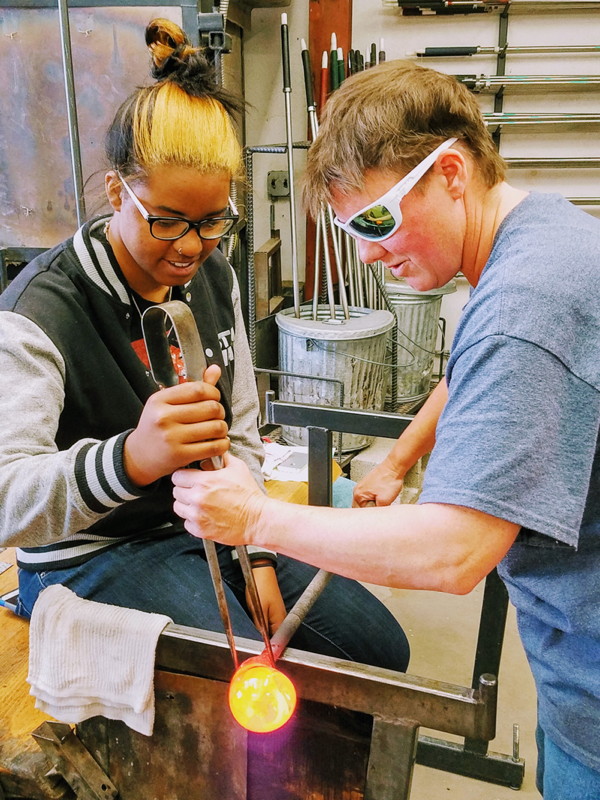 ¡YouthWorks! students learn glass craft at MAKE Santa Fe.